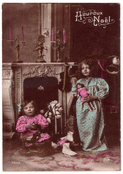 Petites filles devant la chemin&eacute;e de No&euml;l